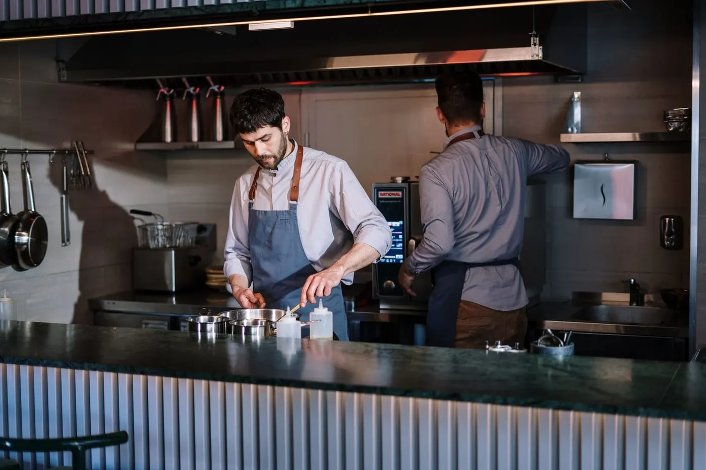 De open keuken tijdens de dienst